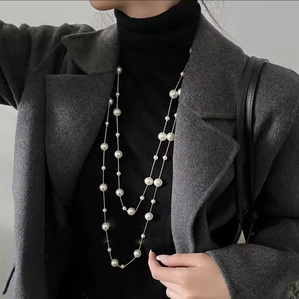 Gold and White Pearl Necklace - Picture 3 of 4